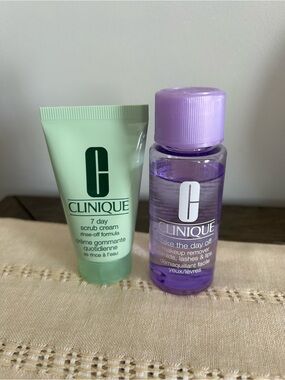 Clinique set of 2 (7 day scrub & take the day off makeup remover) sample sizes